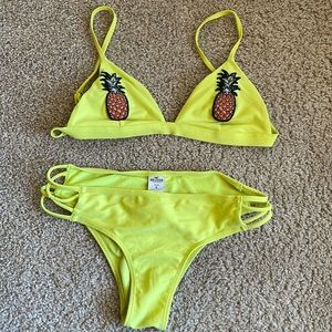 Hollister brand, small, yellow